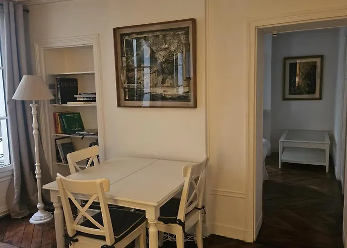 Chez Romeo Oda ve Kahvaltı Paris